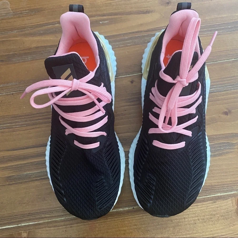 𝅺NIB ADIDAS Women’s Alphaboost Size 6